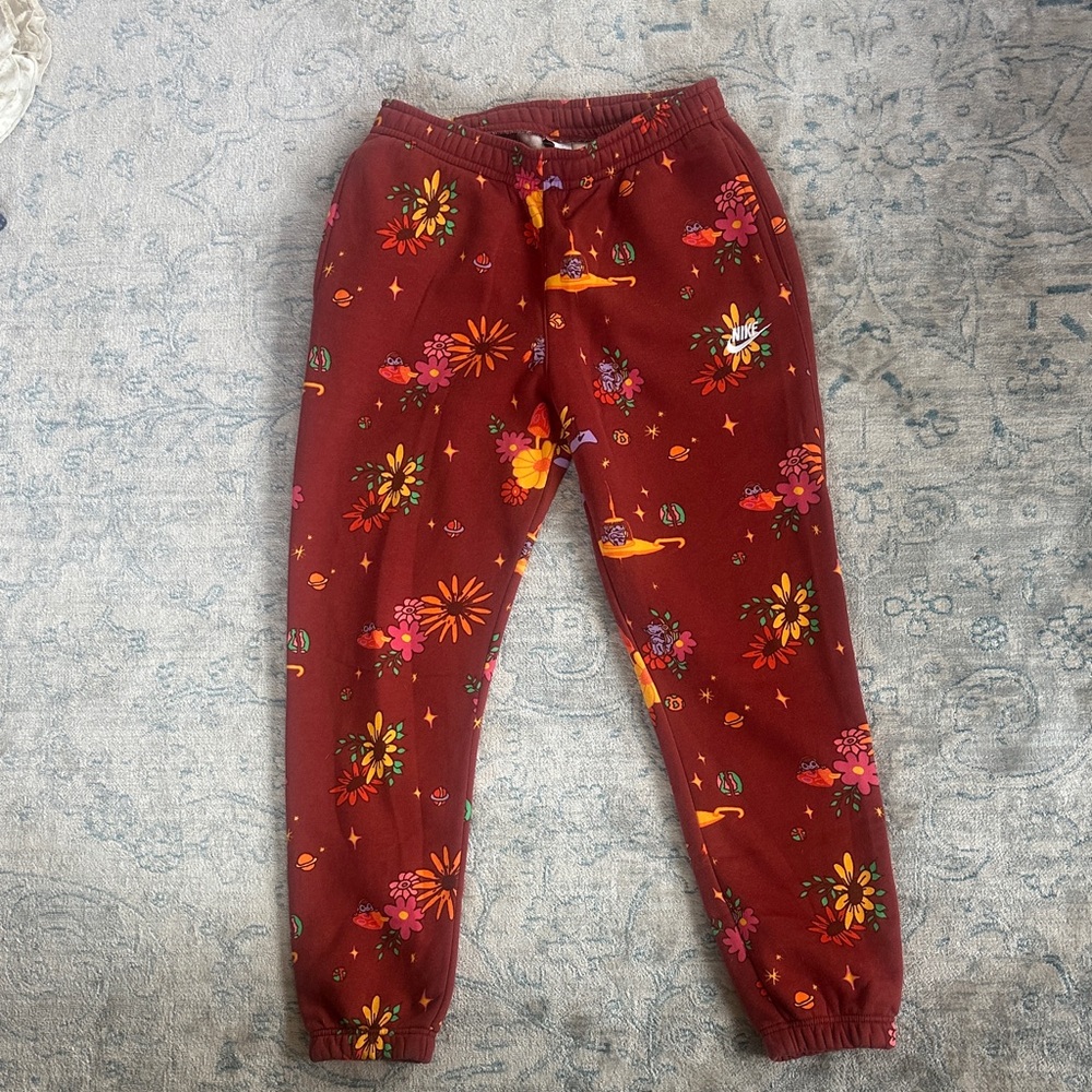 Nike Floral Celestial Print Fleece Jogger Sweatpants Burgundy Women’s Medium